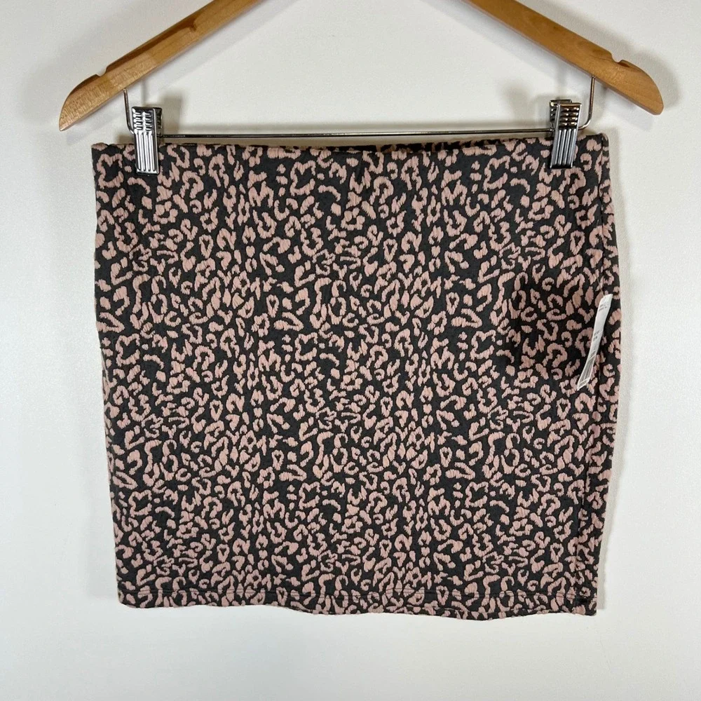 Forever 21 XXI Pink‎ Charcoal Leopard Animal Print Textured Mini Skirt Large NWT